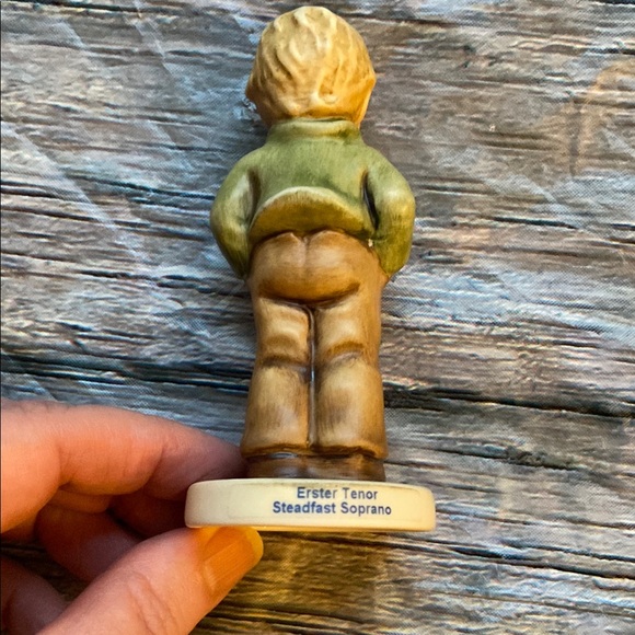 Goebel Figurine - MJ Erster Tenor Steadfast Soprano - Picture 2 of 8